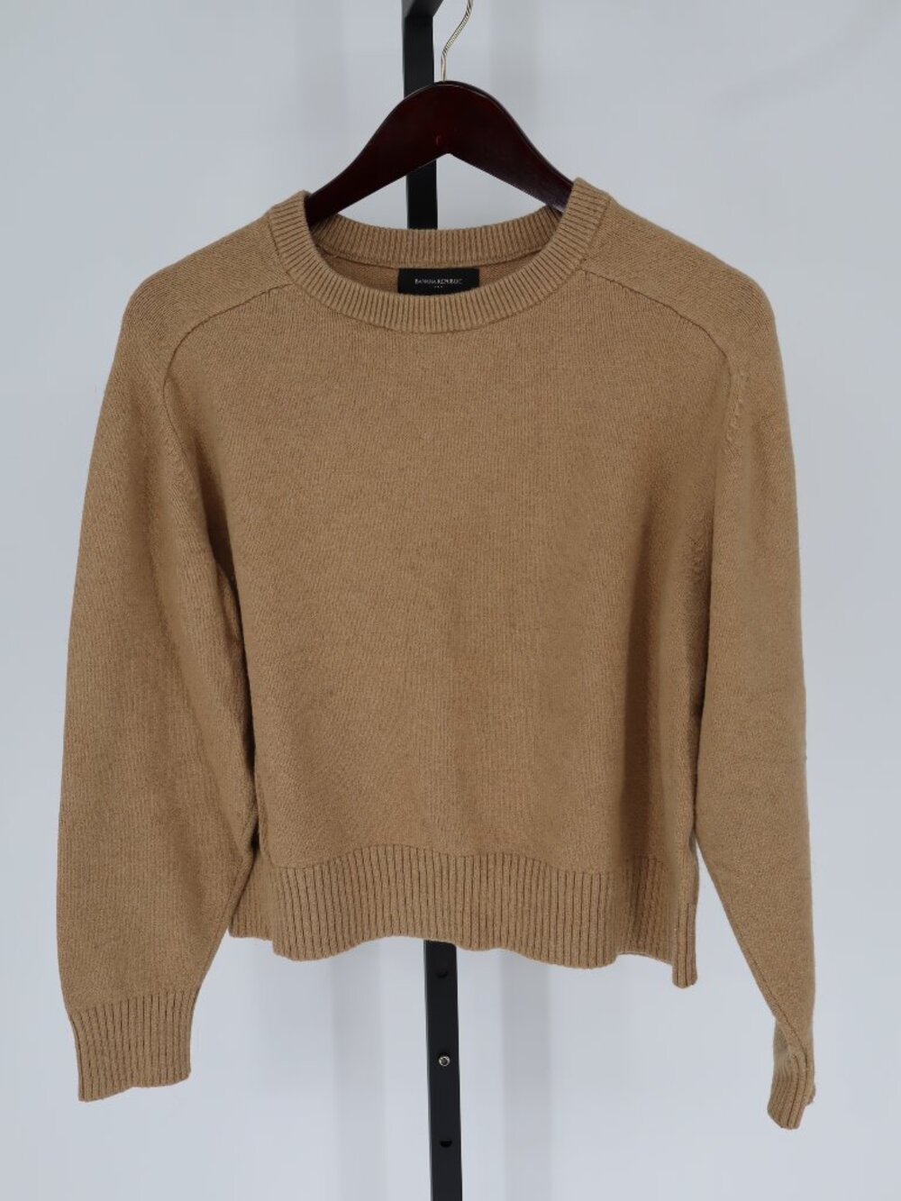 Banana Republic cropped crew neck sweater   Size M